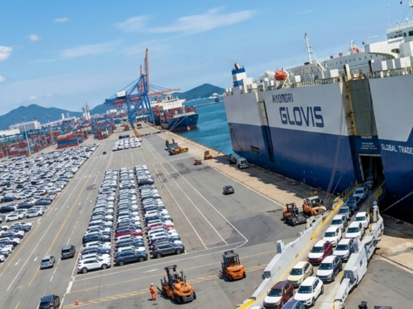 [산업] 현대차·기아, ‘미국 관세’ 장벽 뚫고 판매 신기록… ‘고부가가치 차’로 파고 넘었다