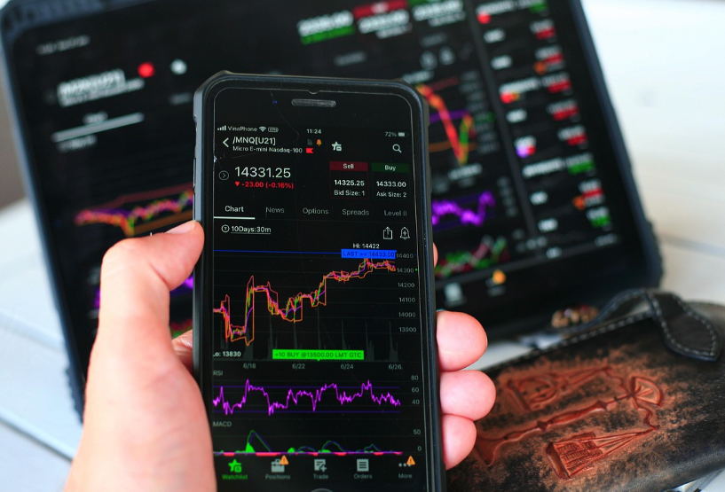 [금융] ‘오천피’가 당긴 불꽃… 주식 계좌 1억 개 돌파, ‘전 국민 2계좌’ 시대