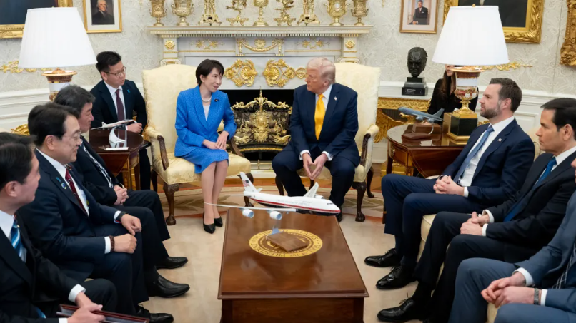 [국제] 트럼프 “일본 더 나서라” 압박… 다카이치 “안 되는 건 안 된다” 맞불