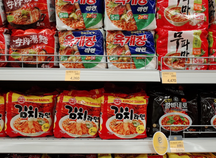 라면값도 올랐다… 전체 소비자 물가는 떨어지는데 생활물가는 오름세