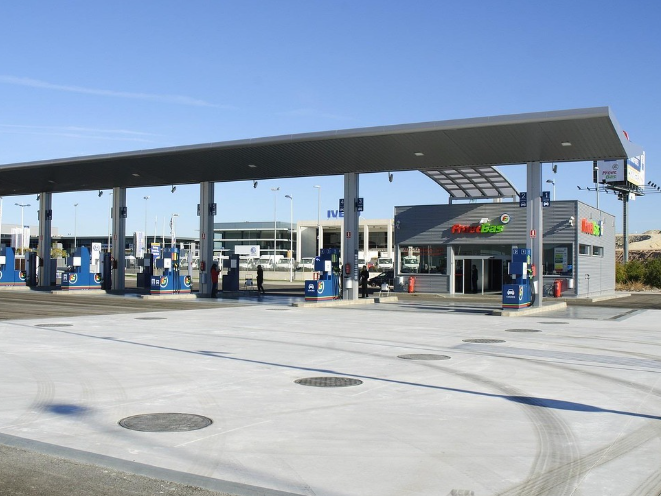 [경제] ‘3차 최고가제’ 발동에도 기름값 요지부동… 서울은 이미 ‘2천 원 시대’